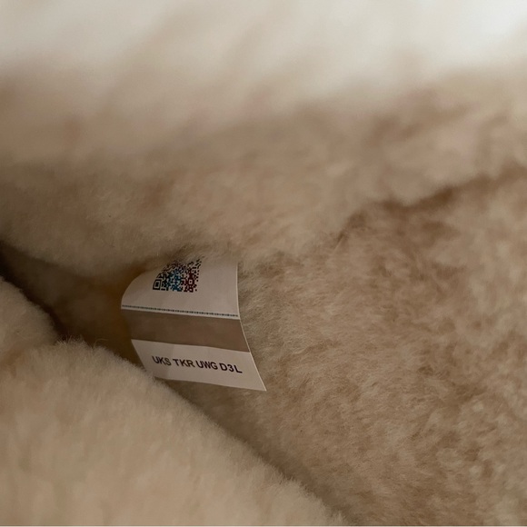 UGG Womens Essential Short Suede Shearling Style Boots Size 9 - Picture 9 of 10